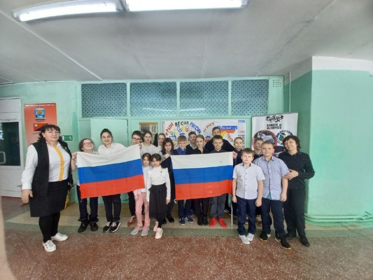 флешмоб: "Крым Весна Россия ".